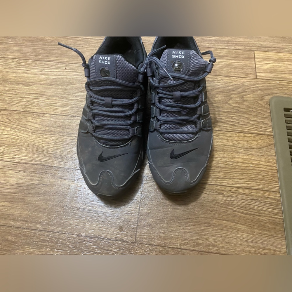 Grey Nike shox